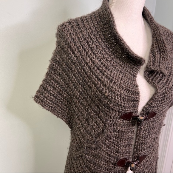 Anthropologie Lineamaglia Short Sleeve Cardigan with Toggle Buttons - Picture 2 of 13